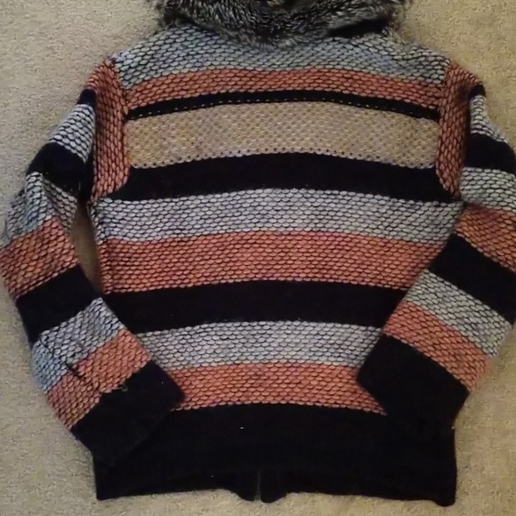 Sweater - Picture 4 of 4